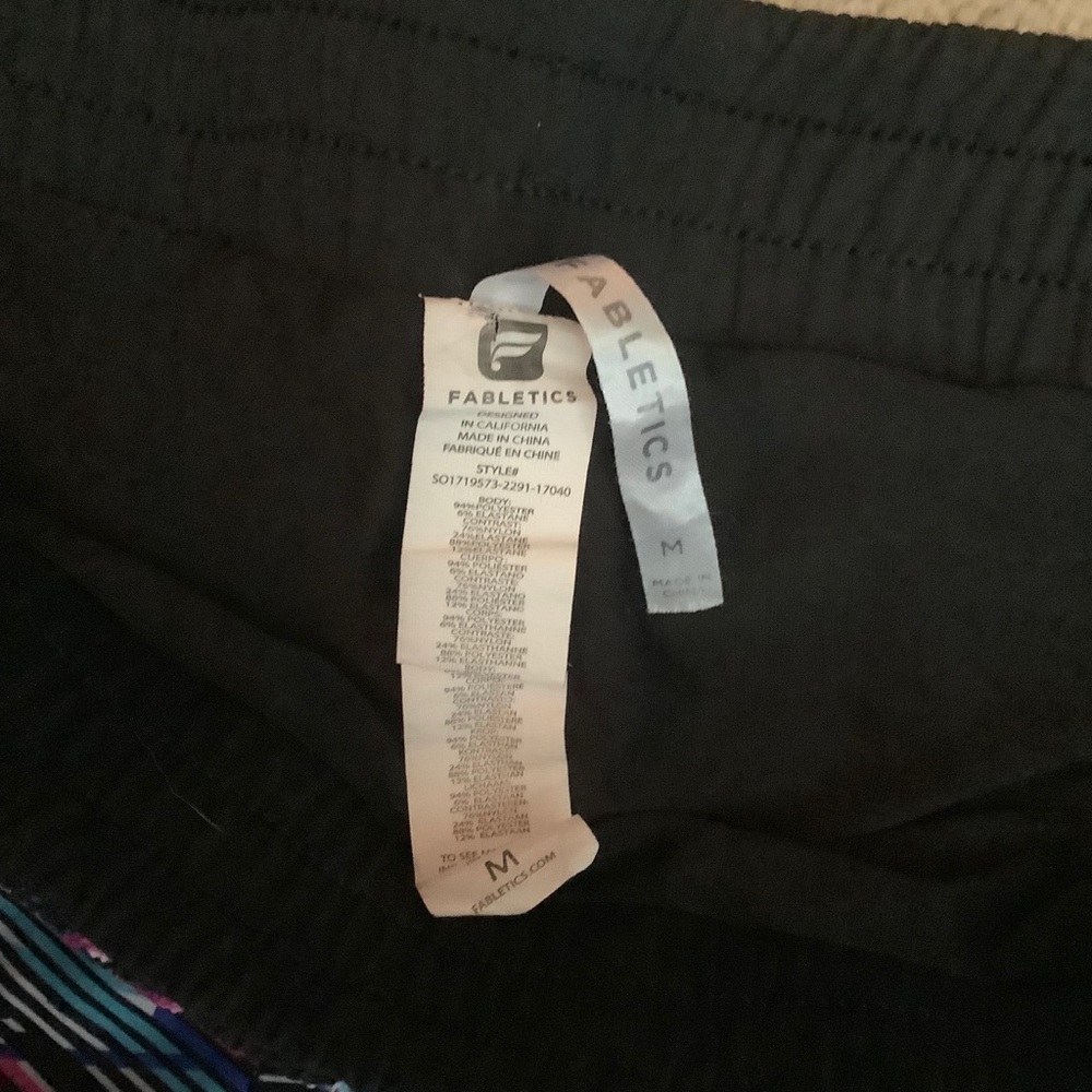 Fabletics shorts - Picture 2 of 3